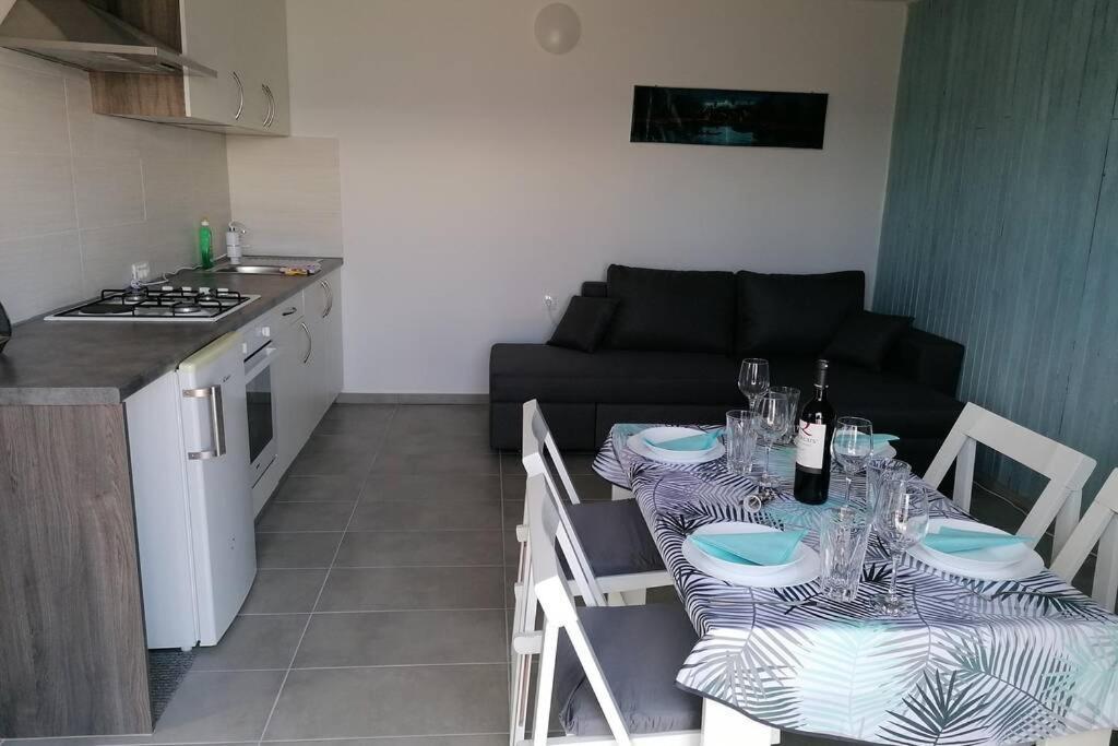 Apartment By The Sea- Santa Marina Rasa ภายนอก รูปภาพ