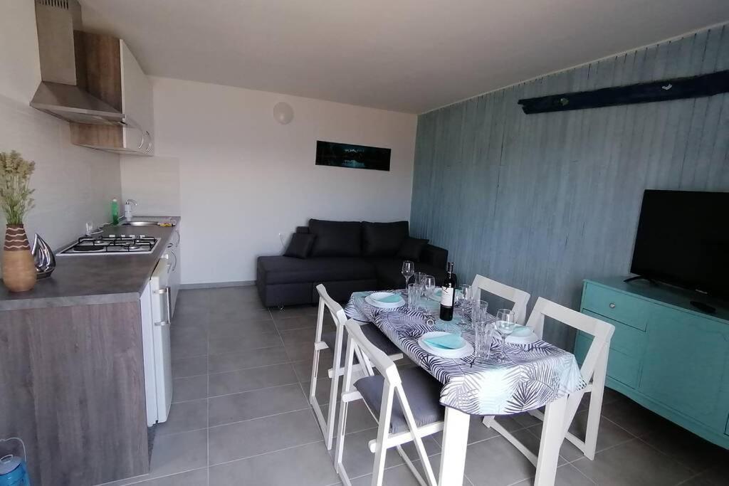 Apartment By The Sea- Santa Marina Rasa ภายนอก รูปภาพ